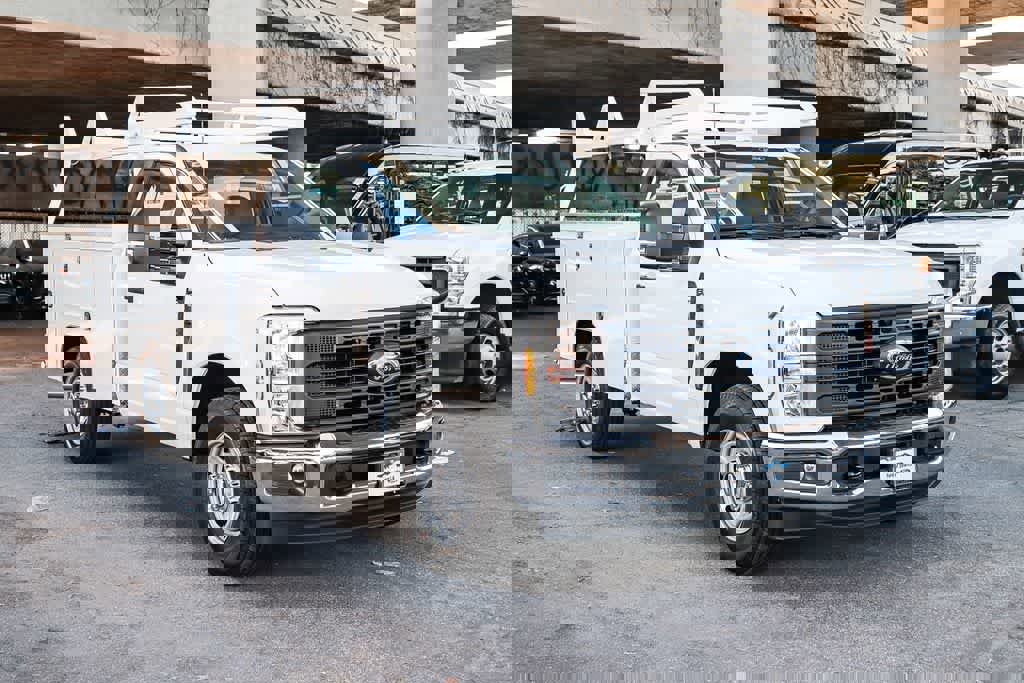 New 2026 Ford F250 XL w/ XL Chrome Package image 3