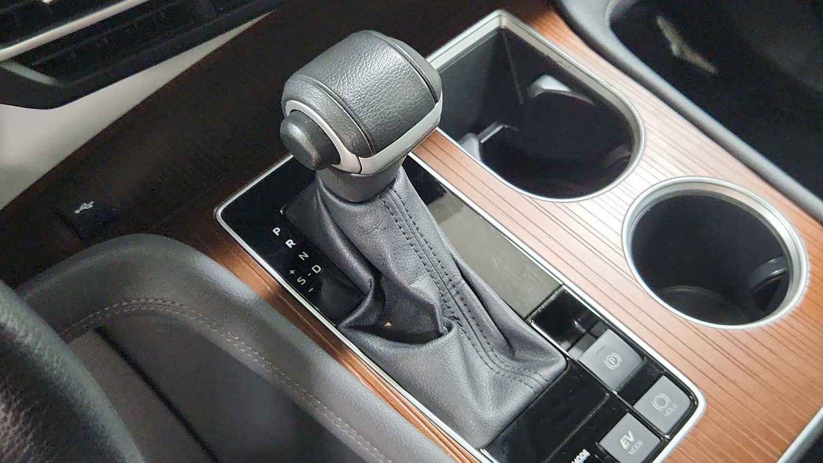Certified 2024 Toyota Sienna XLE FWD image 22