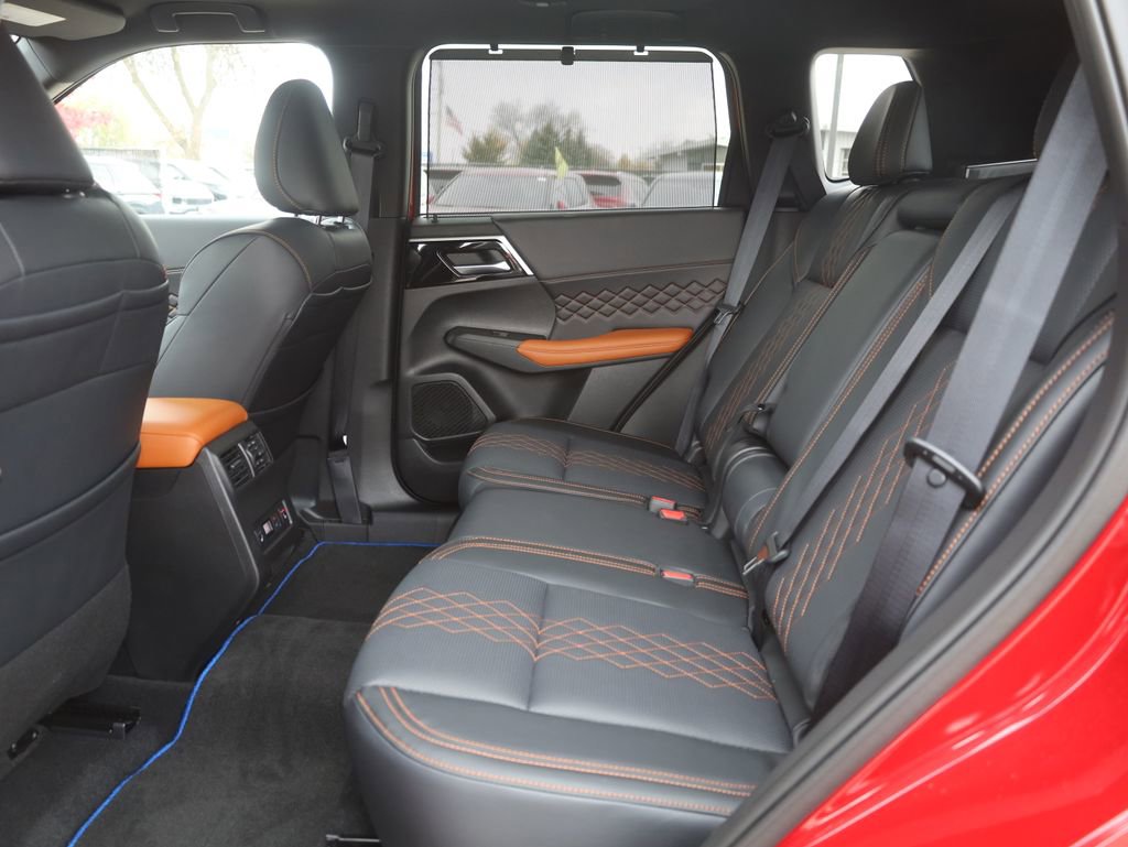 New 2025 Mitsubishi Outlander SEL image 30