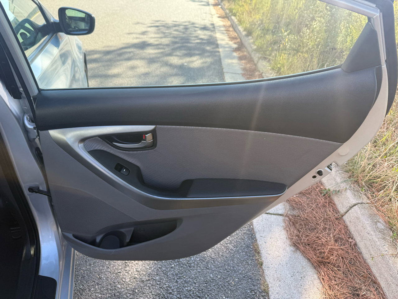 Used 2013 Hyundai Elantra GLS w/ Preferred Pkg image 23