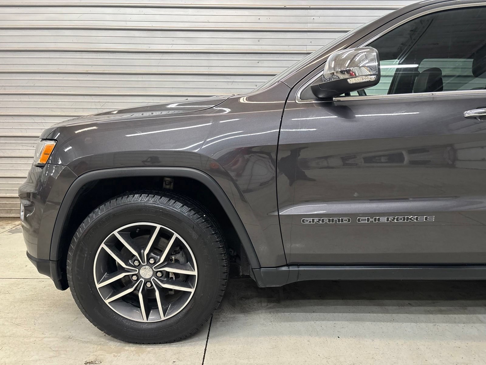 Used 2018 Jeep Grand Cherokee Limited AWD/4WD image 4