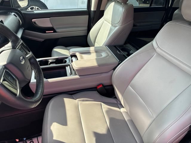 Used 2025 Ford Expedition Max Active AWD/4WD image 27