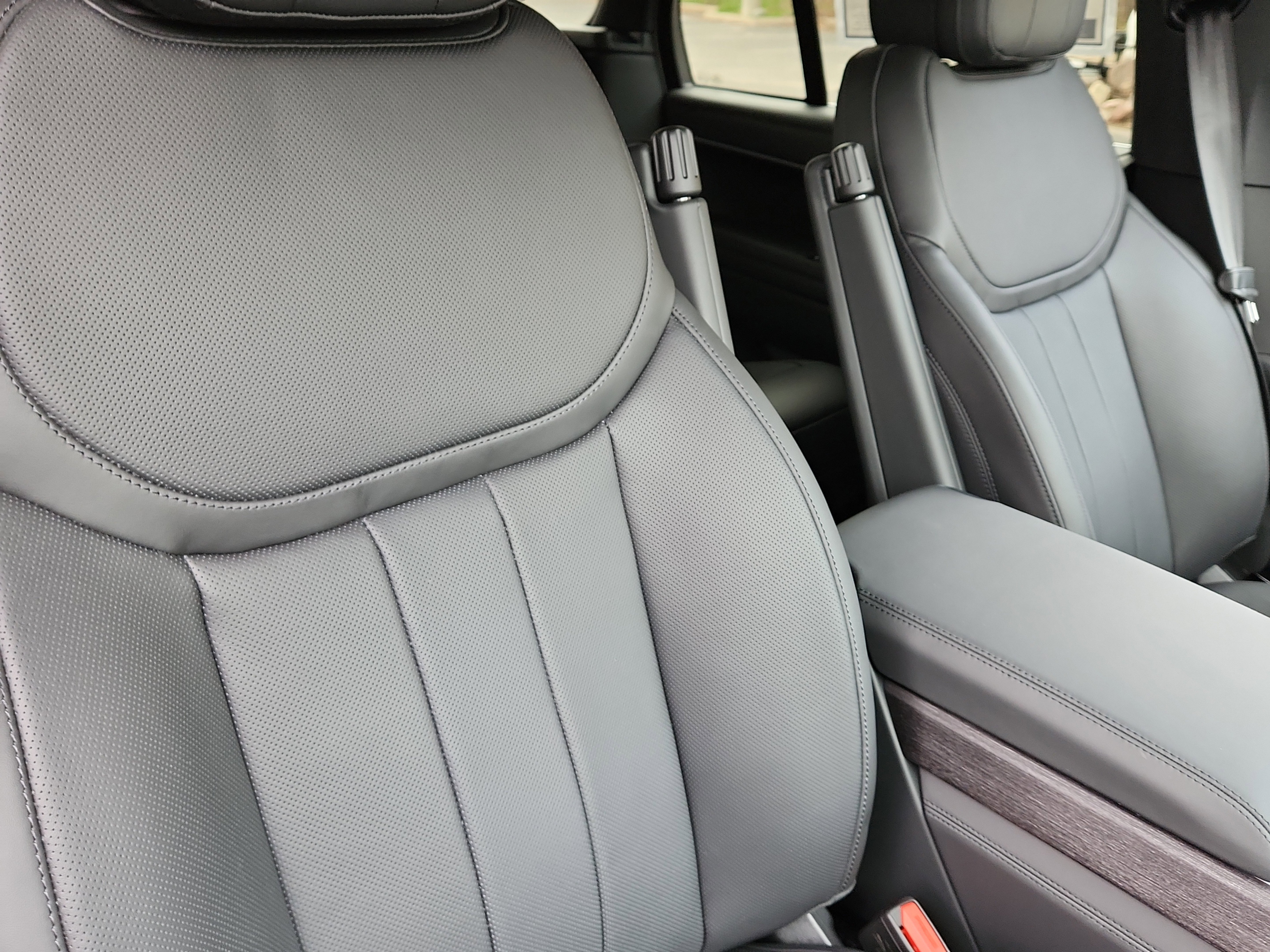 New 2025 Land Rover Range Rover SE image 20