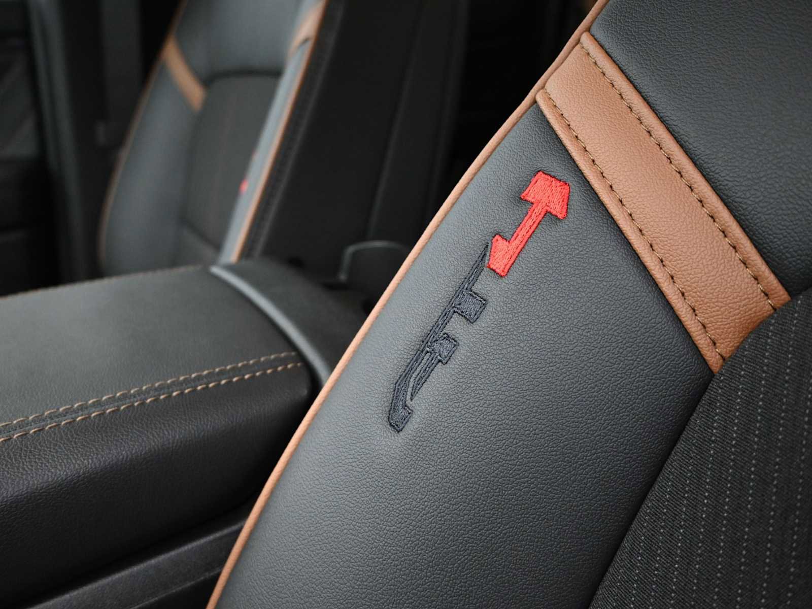 New 2025 GMC Canyon AT4 w/ Nightfall Edition image 23