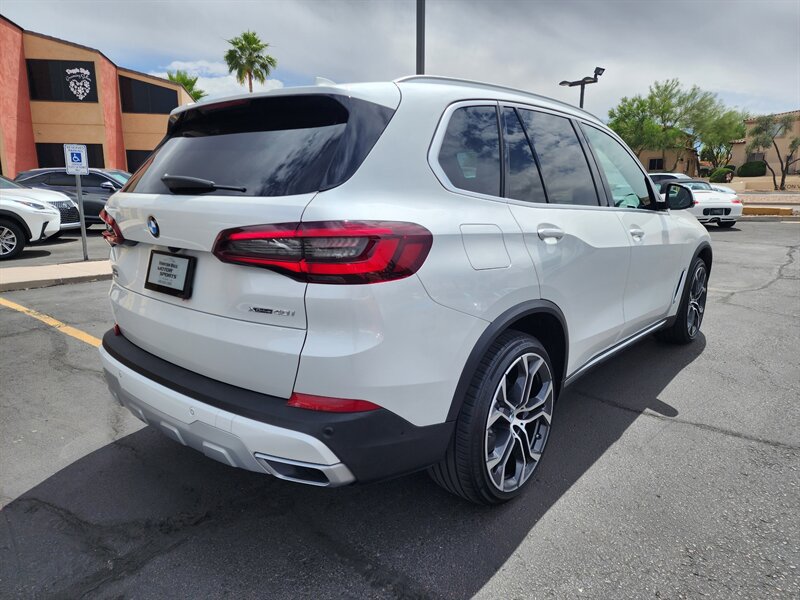 Used 2021 BMW X5 xDrive40i w/ Convenience Package AWD/4WD image 3