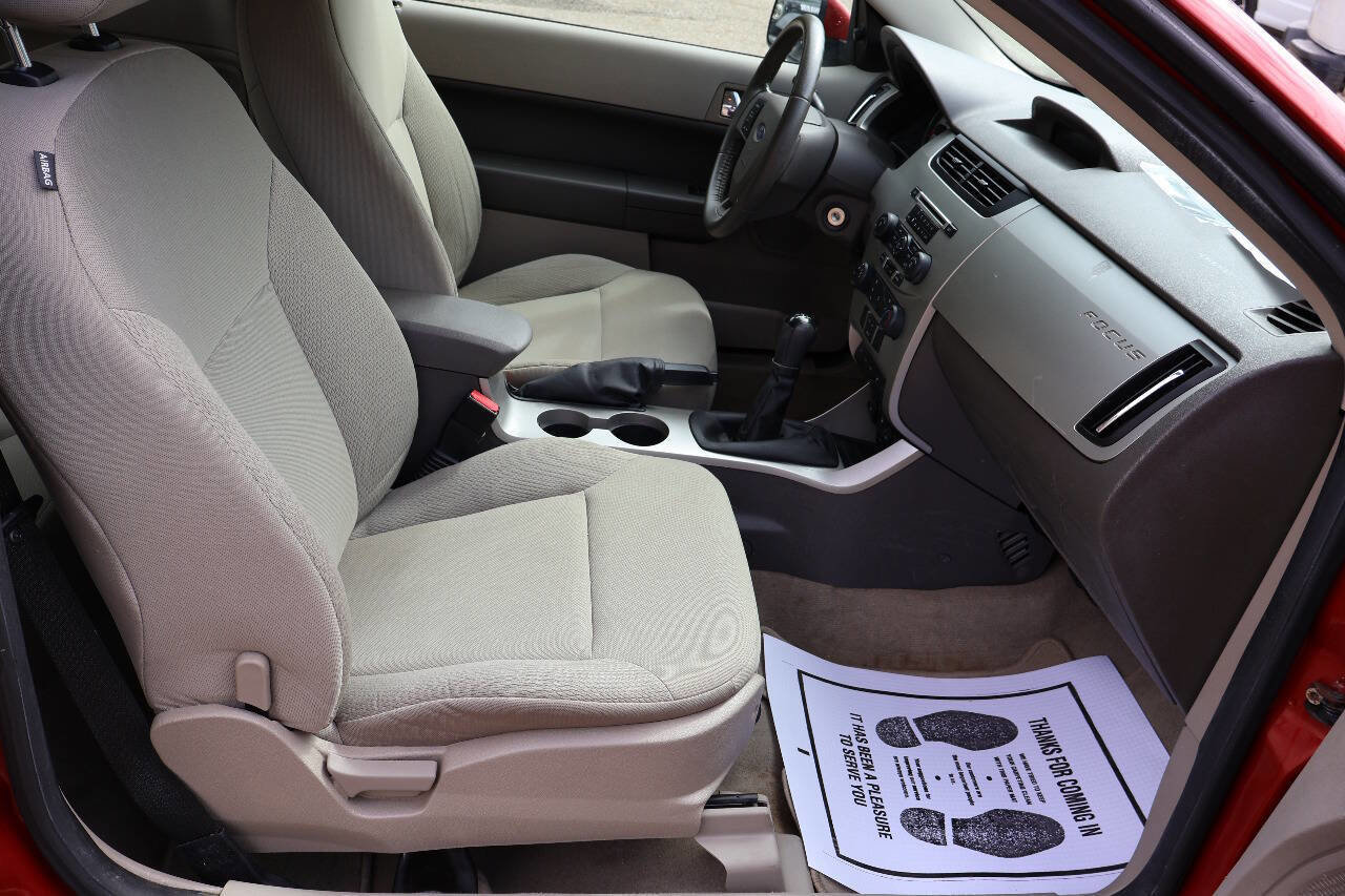 Used 2010 Ford Focus SES FWD image 18