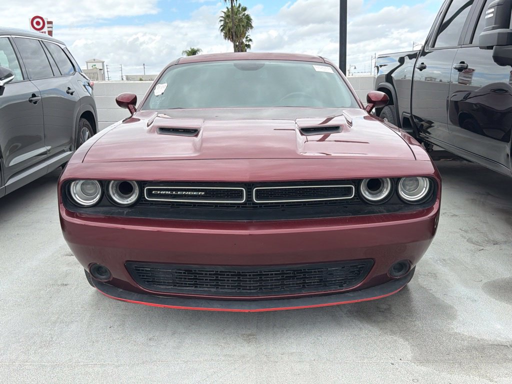 Used 2019 Dodge Challenger SXT RWD image 2
