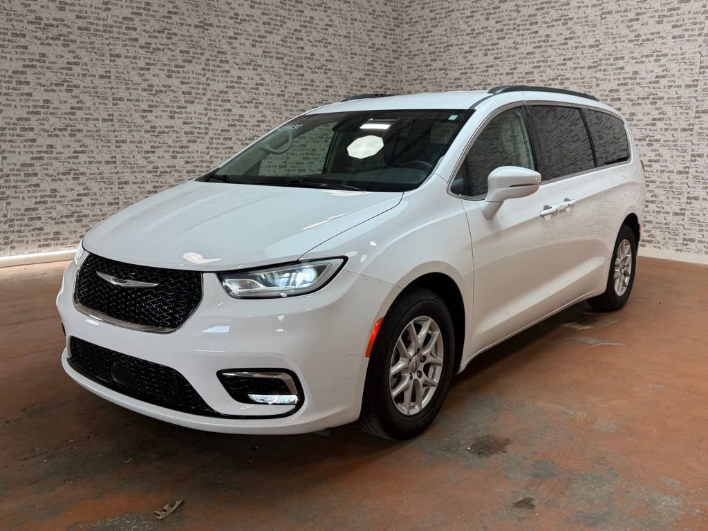 Used 2022 Chrysler Pacifica Touring-L FWD image 3