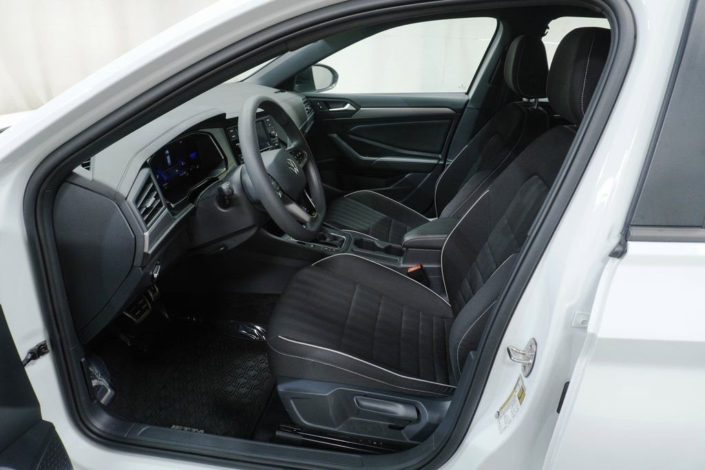 Used 2023 Volkswagen Jetta Sport image 8