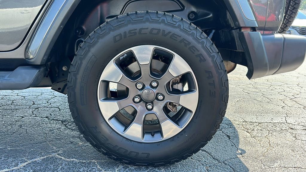 Used 2018 Jeep Wrangler Unlimited Sahara image 14