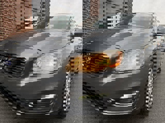 Used 2017 Volvo V60 T5 Premier w/ Convenience Package image 10