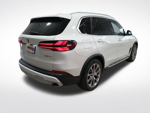 Used 2025 BMW X5 xDrive50e image 5