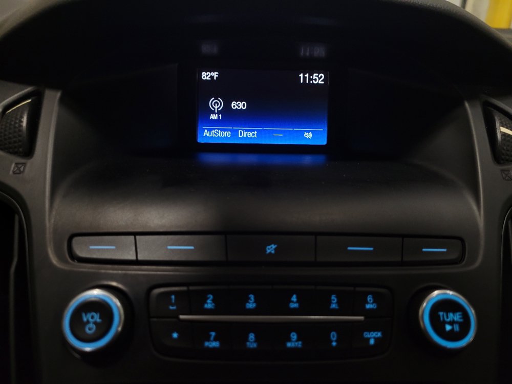Used 2018 Ford Focus SE FWD image 25
