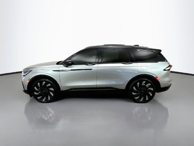 Used 2025 Lincoln Nautilus Reserve w/ Jet Appearance Package AWD/4WD image 4