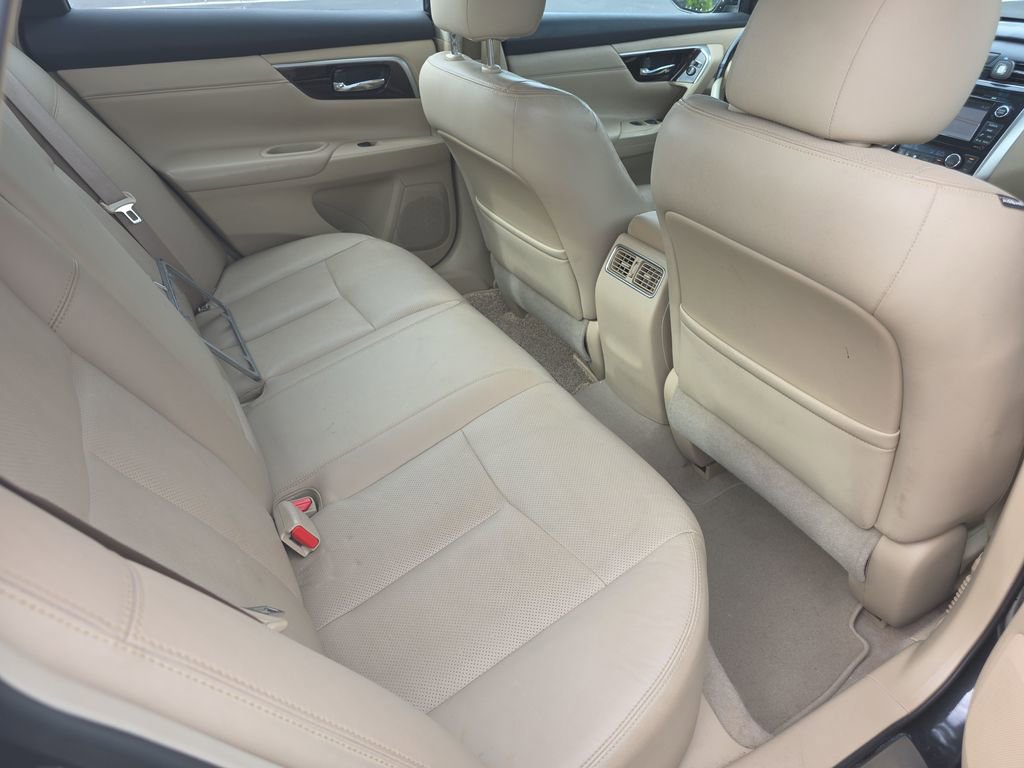 Used 2013 Nissan Altima 3.5 SL w/ Technology Pkg FWD image 15