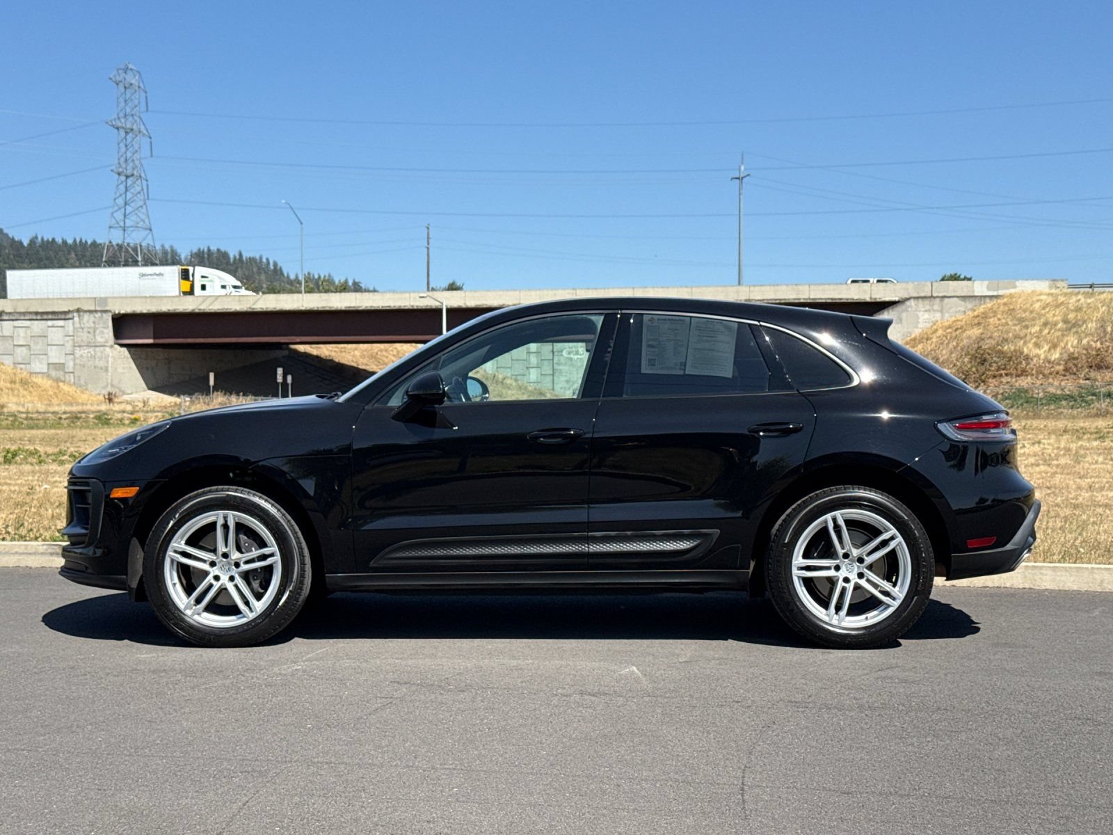 Used 2024 Porsche Macan w/ Premium Plus Package AWD/4WD image 6