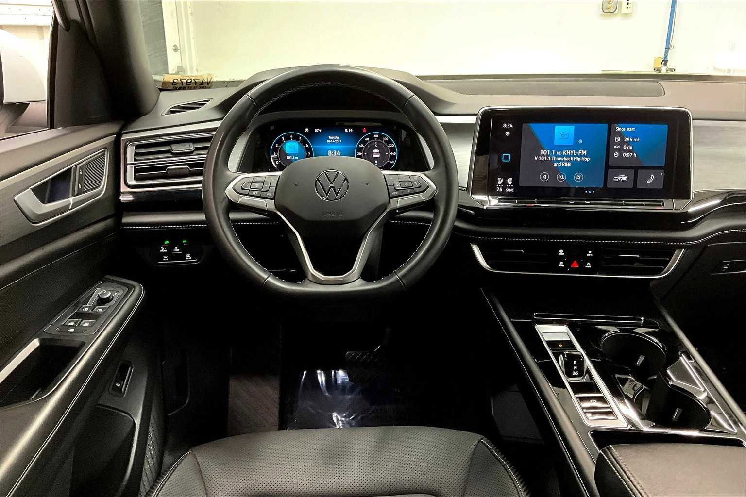 Used 2024 Volkswagen Atlas Cross Sport SE image 8