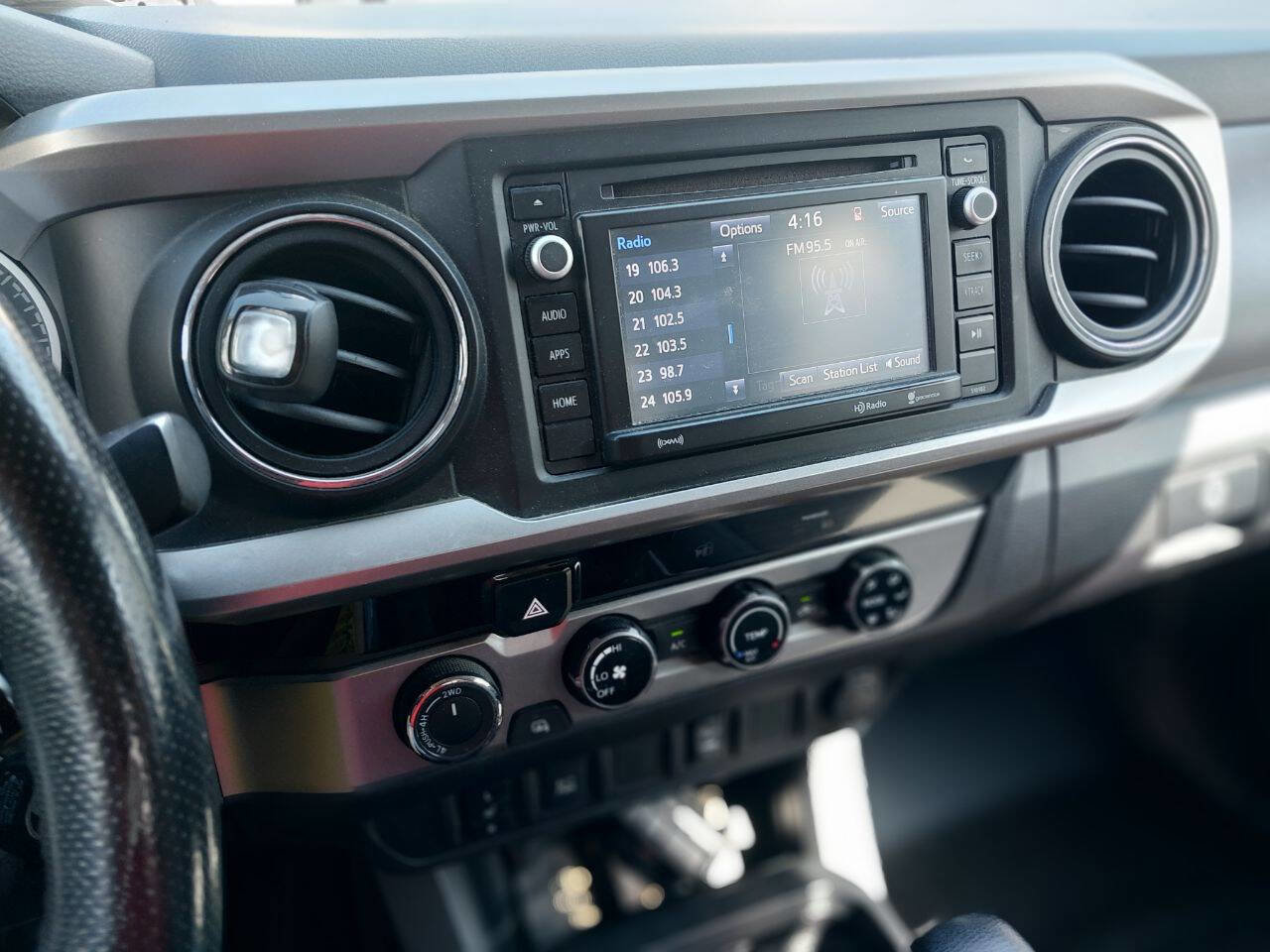 Used 2017 Toyota Tacoma TRD Off-Road image 18