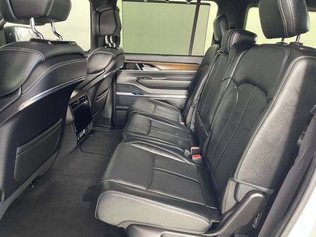 Used 2023 Jeep Grand Wagoneer 4WD w/ Flexible Seating Group image 16