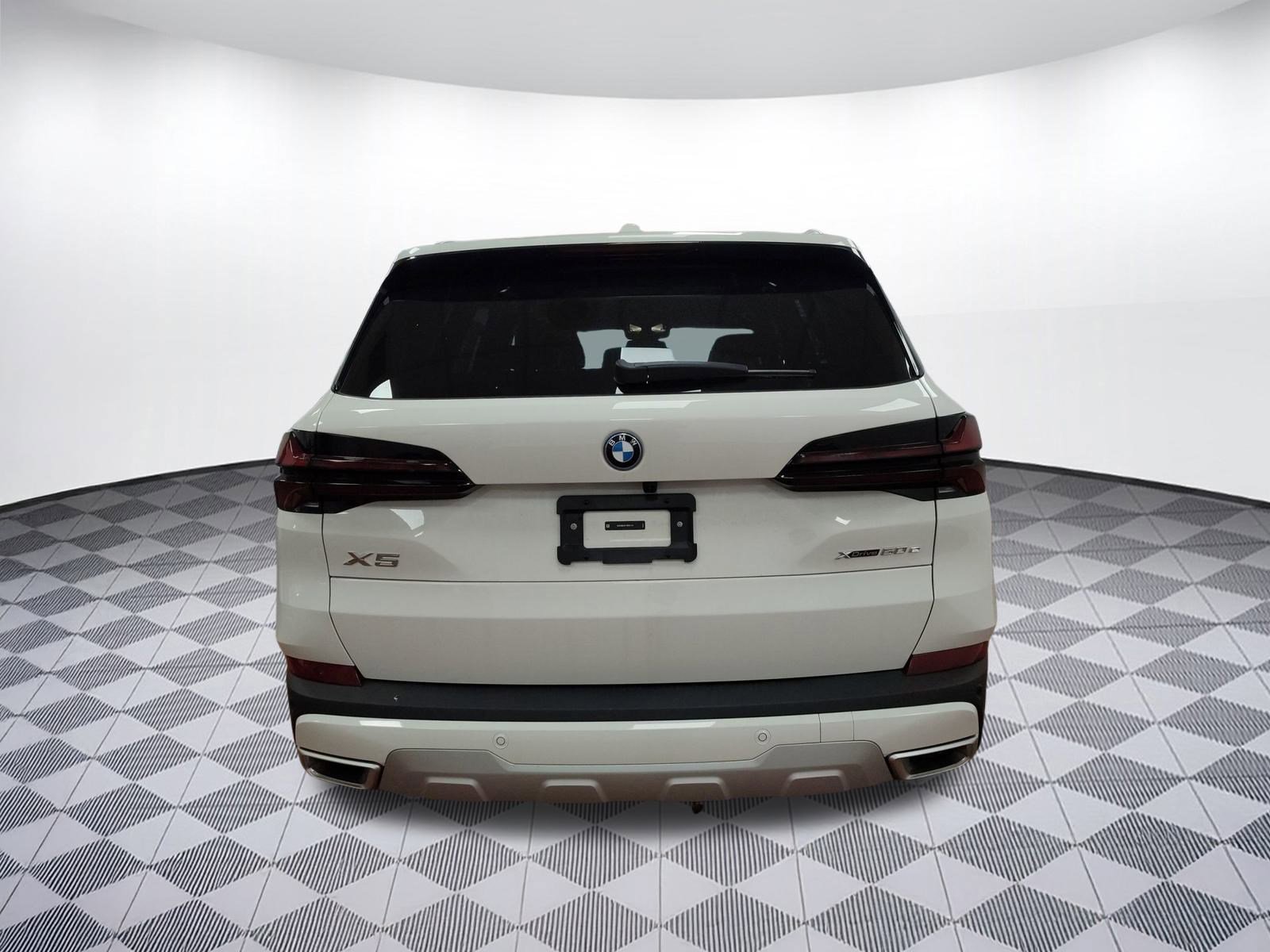 New 2026 BMW X5 xDrive50e w/ Climate Comfort Package image 9