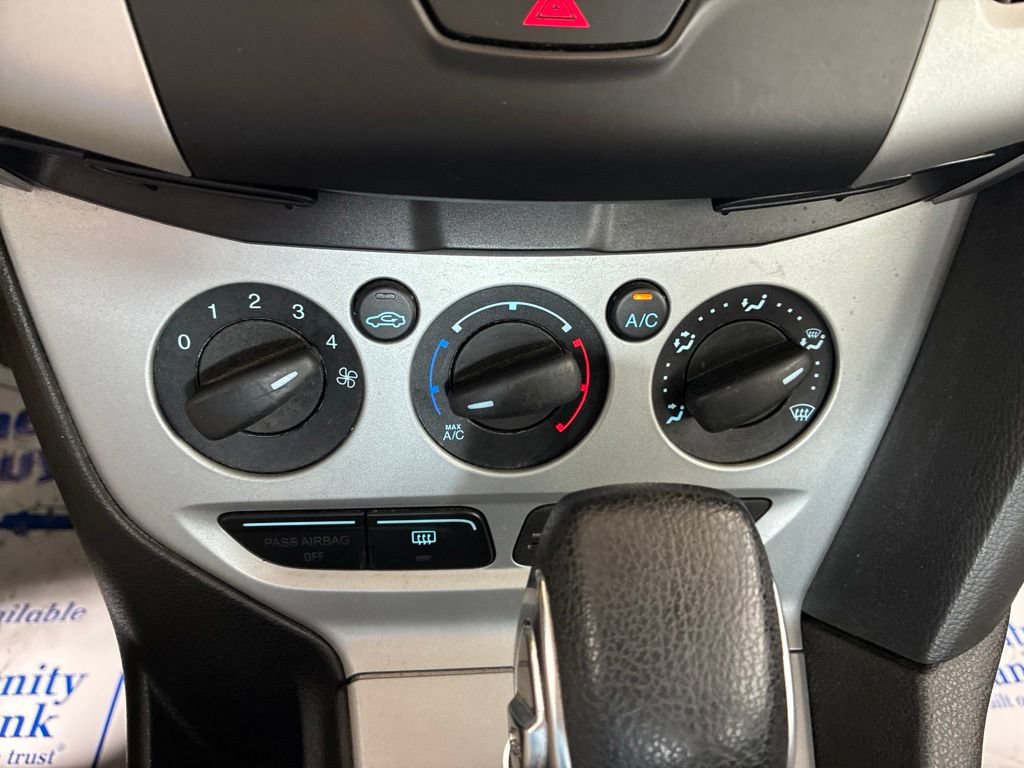 Used 2014 Ford Focus SE w/ SE Sport Package FWD image 19
