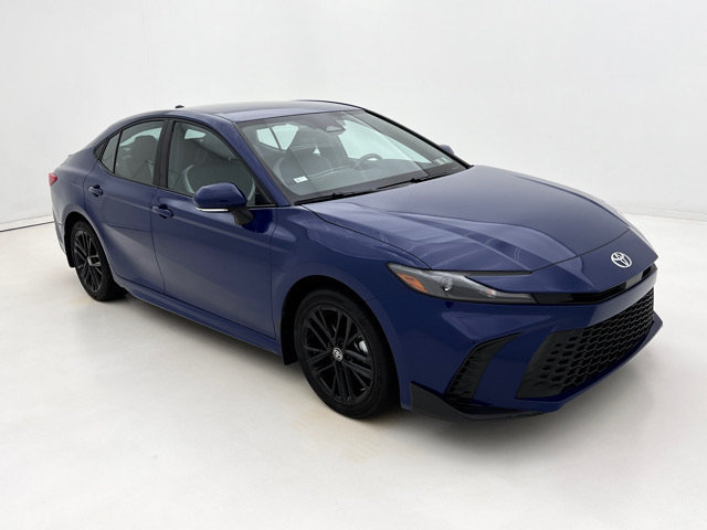Used 2025 Toyota Camry SE AWD/4WD image 2