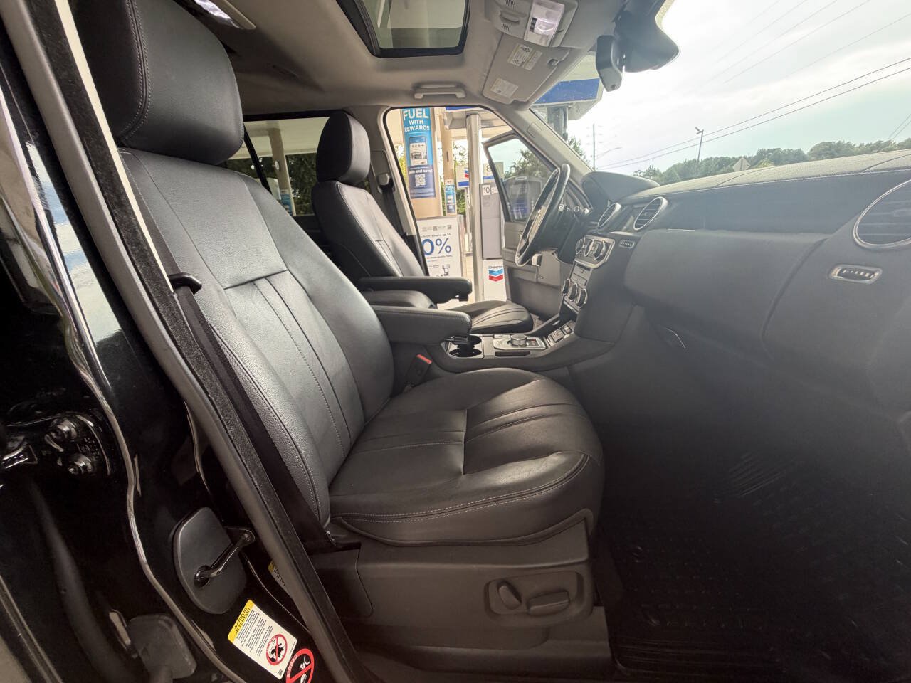 Used 2015 Land Rover LR4 HSE AWD/4WD image 6