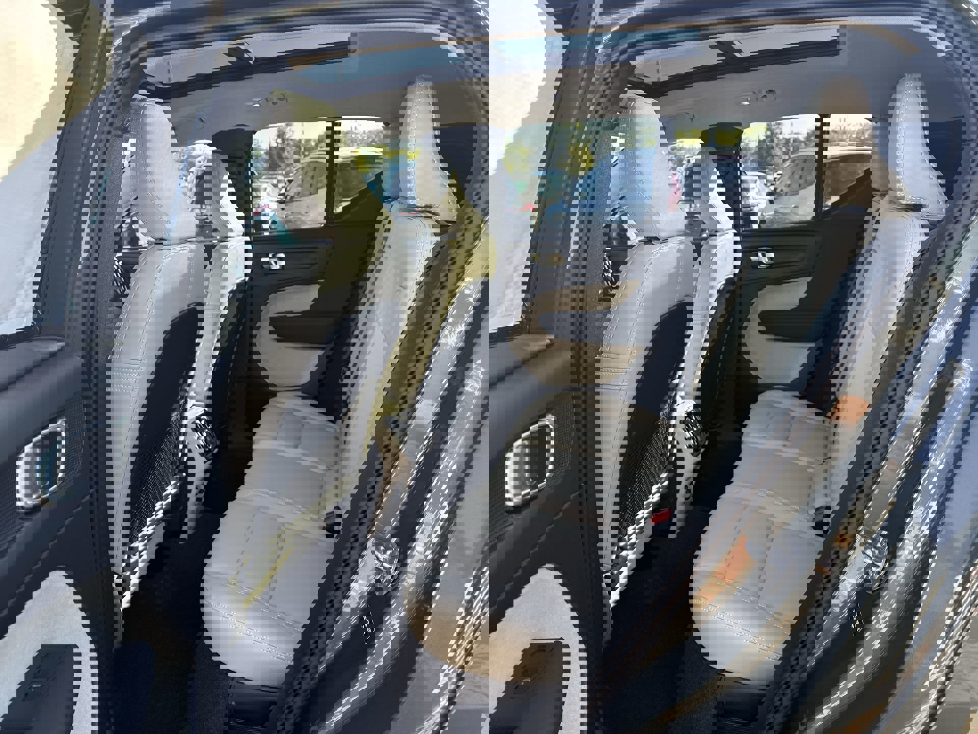 New 2026 Volvo XC40 B5 Ultra w/ Climate Package image 24