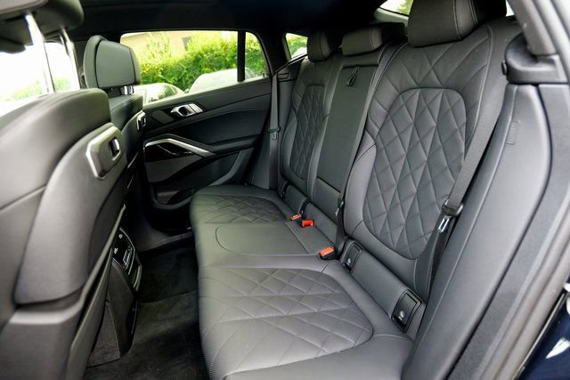 Used 2024 BMW X6 xDrive40i w/ Premium Package image 28