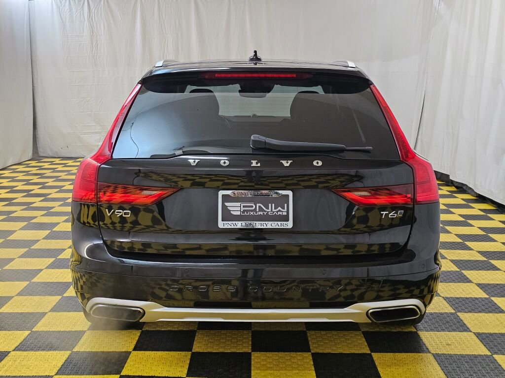 Used 2017 Volvo V90 T6 Cross Country image 4