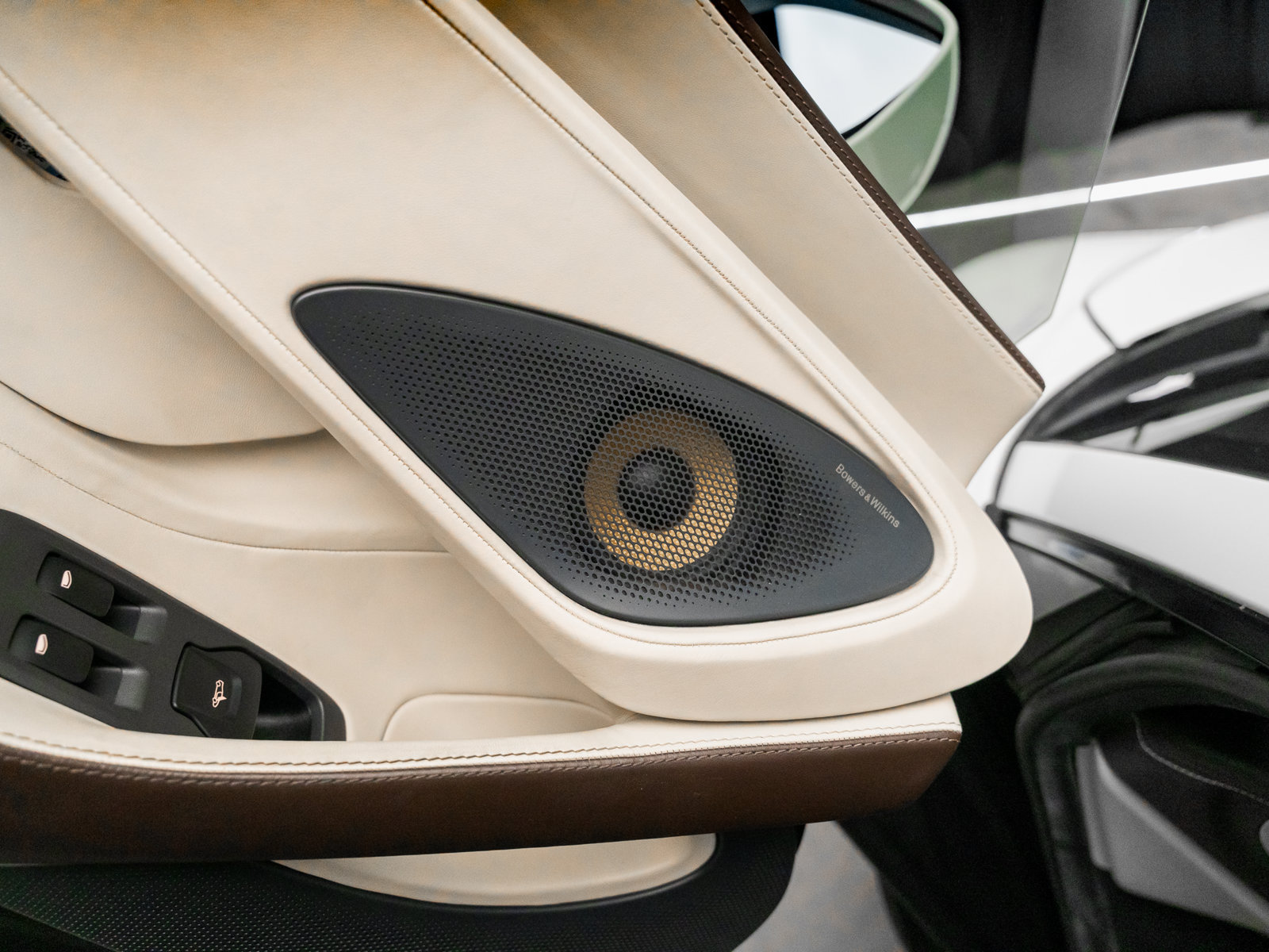 Used 2016 McLaren 570S Coupe RWD image 57