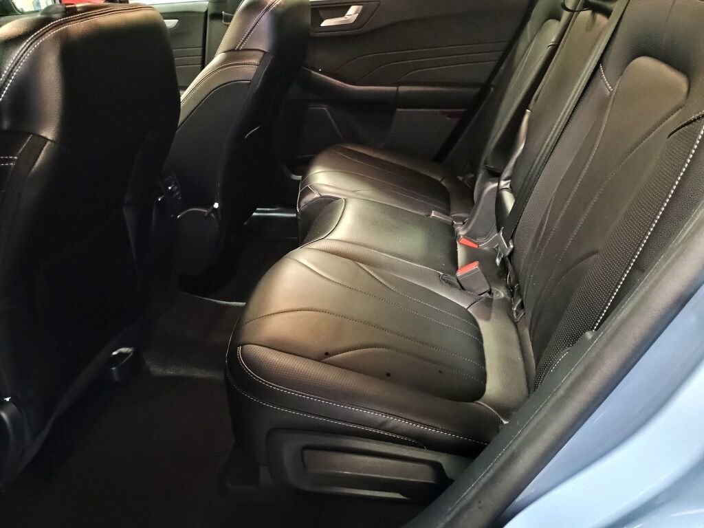 Used 2025 Ford Escape Platinum w/ Premium Technology Package image 16