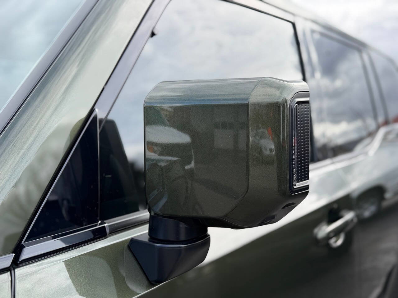 Used 2025 Lexus GX 550 w/ Accessory Package (31) image 28