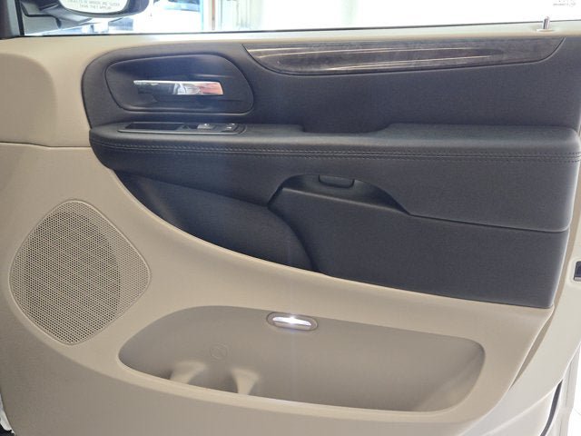 Used 2016 Dodge Grand Caravan American Value Package w/ UConnect Hands-Free Group FWD image 5