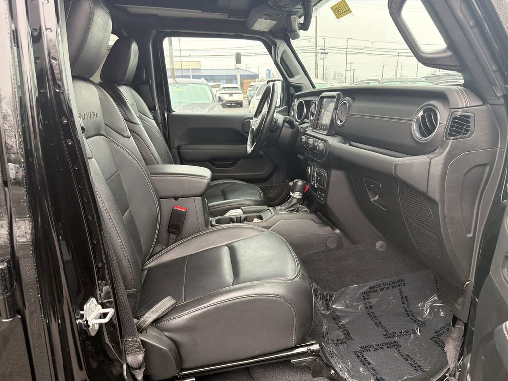 Used 2022 Jeep Wrangler Unlimited Sahara w/ Cold Weather Group AWD/4WD image 16