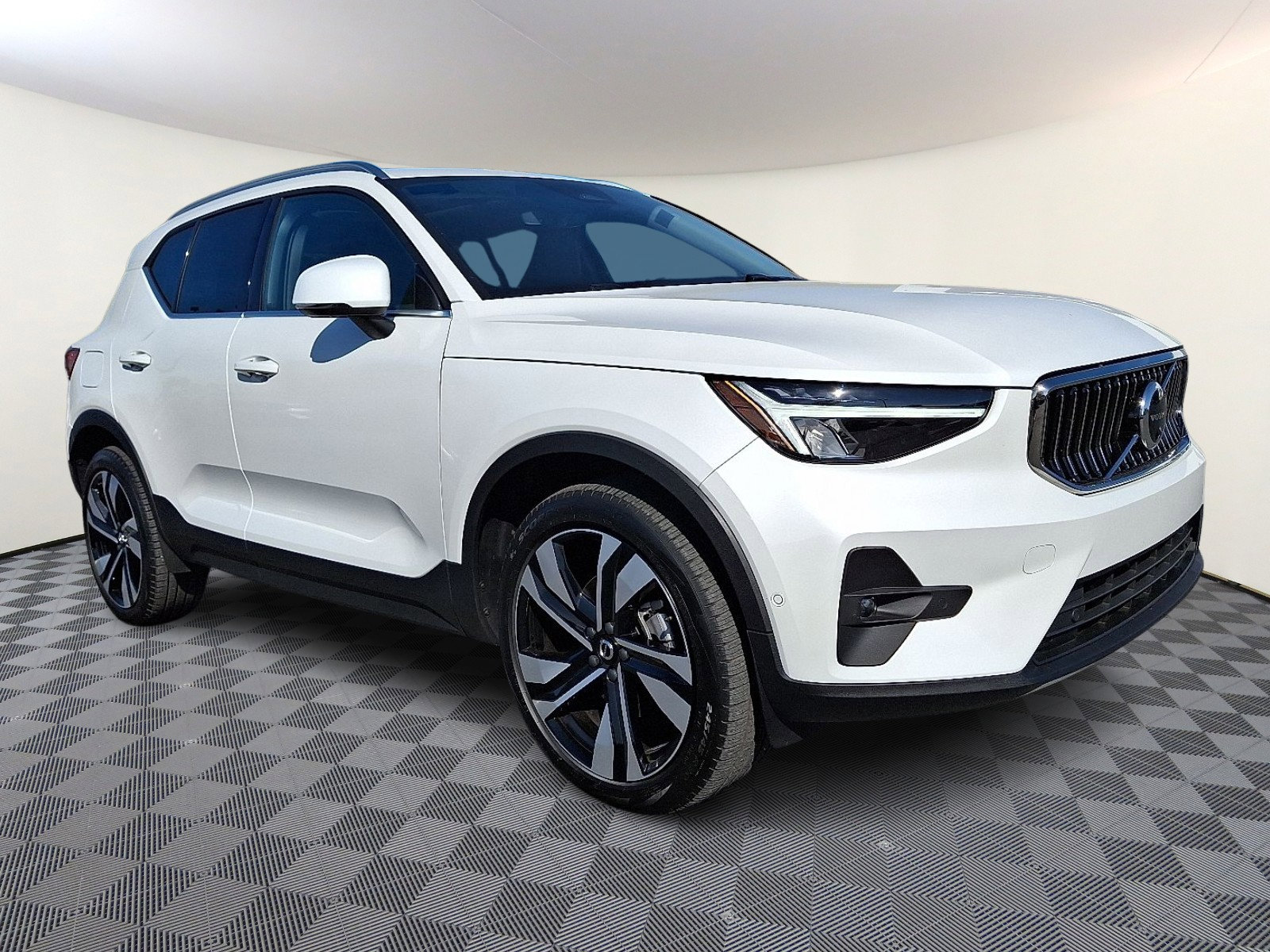 Used 2024 Volvo XC40 B5 Plus w/ Protection Package Premier