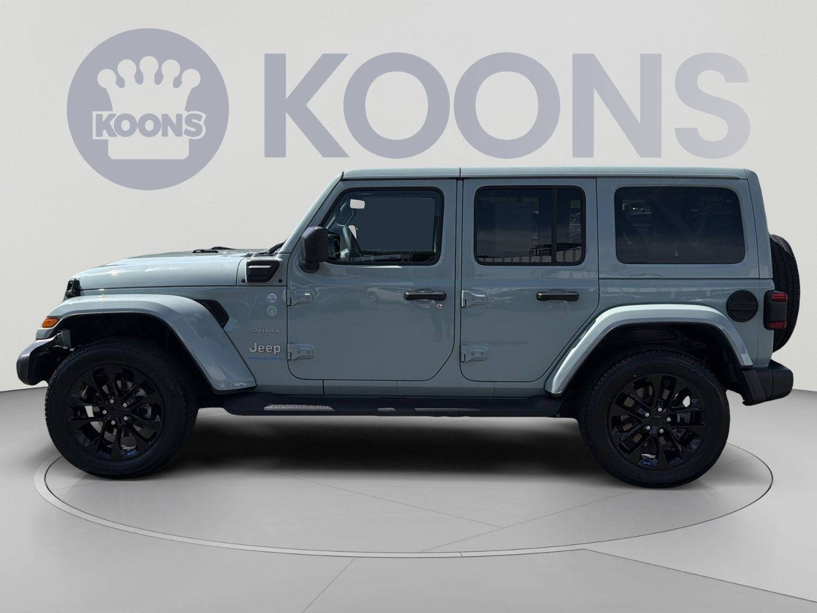 Used 2023 Jeep Wrangler Unlimited Sahara w/ Cold Weather Group AWD/4WD image 2