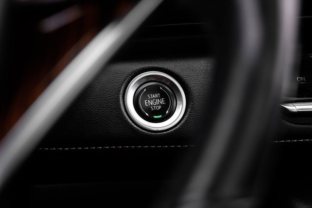 Used 2021 Cadillac Escalade Premium Luxury w/ Driver Assist Tech Package AWD/4WD image 20