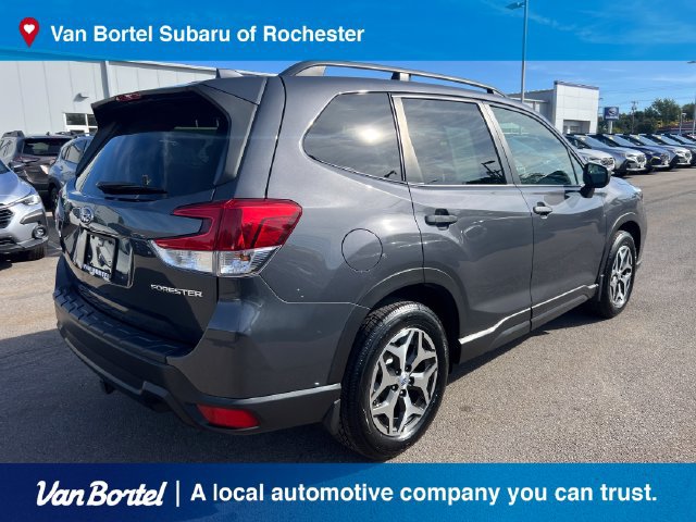 Used 2021 Subaru Forester Premium AWD/4WD image 6