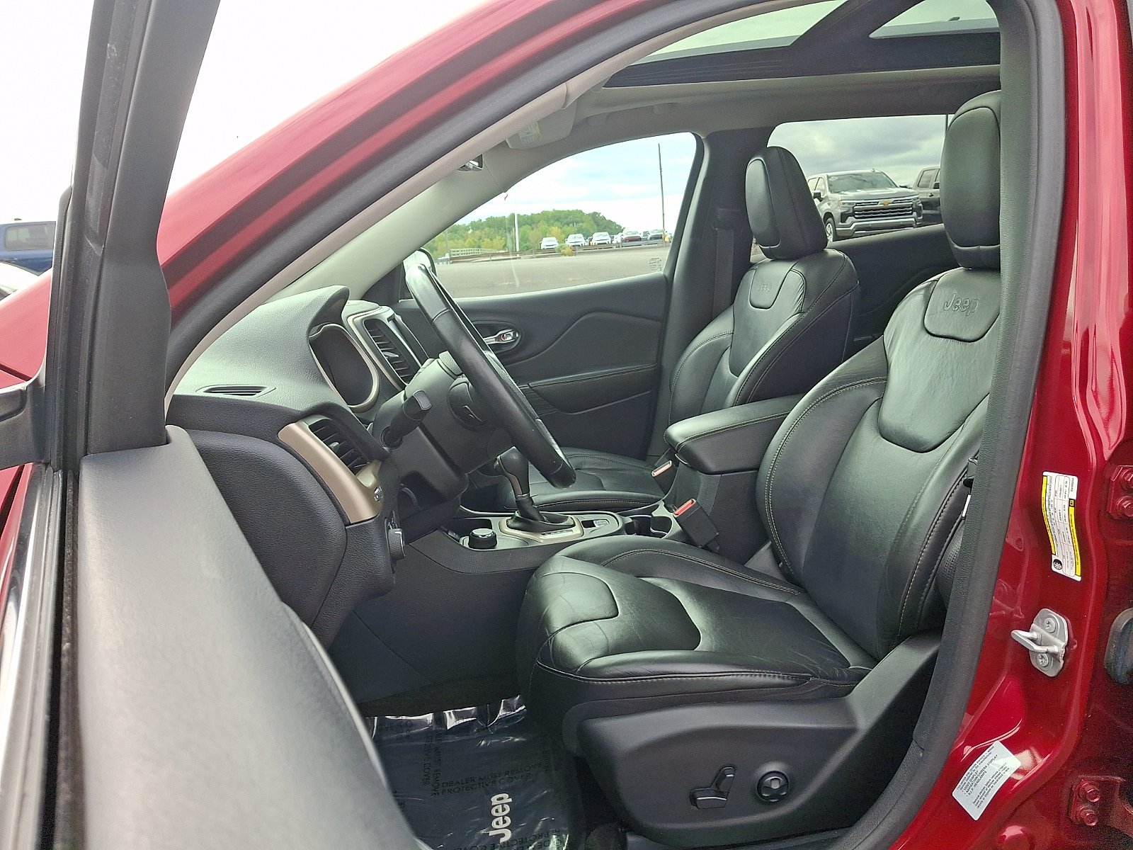 Used 2016 Jeep Cherokee Limited AWD/4WD image 13