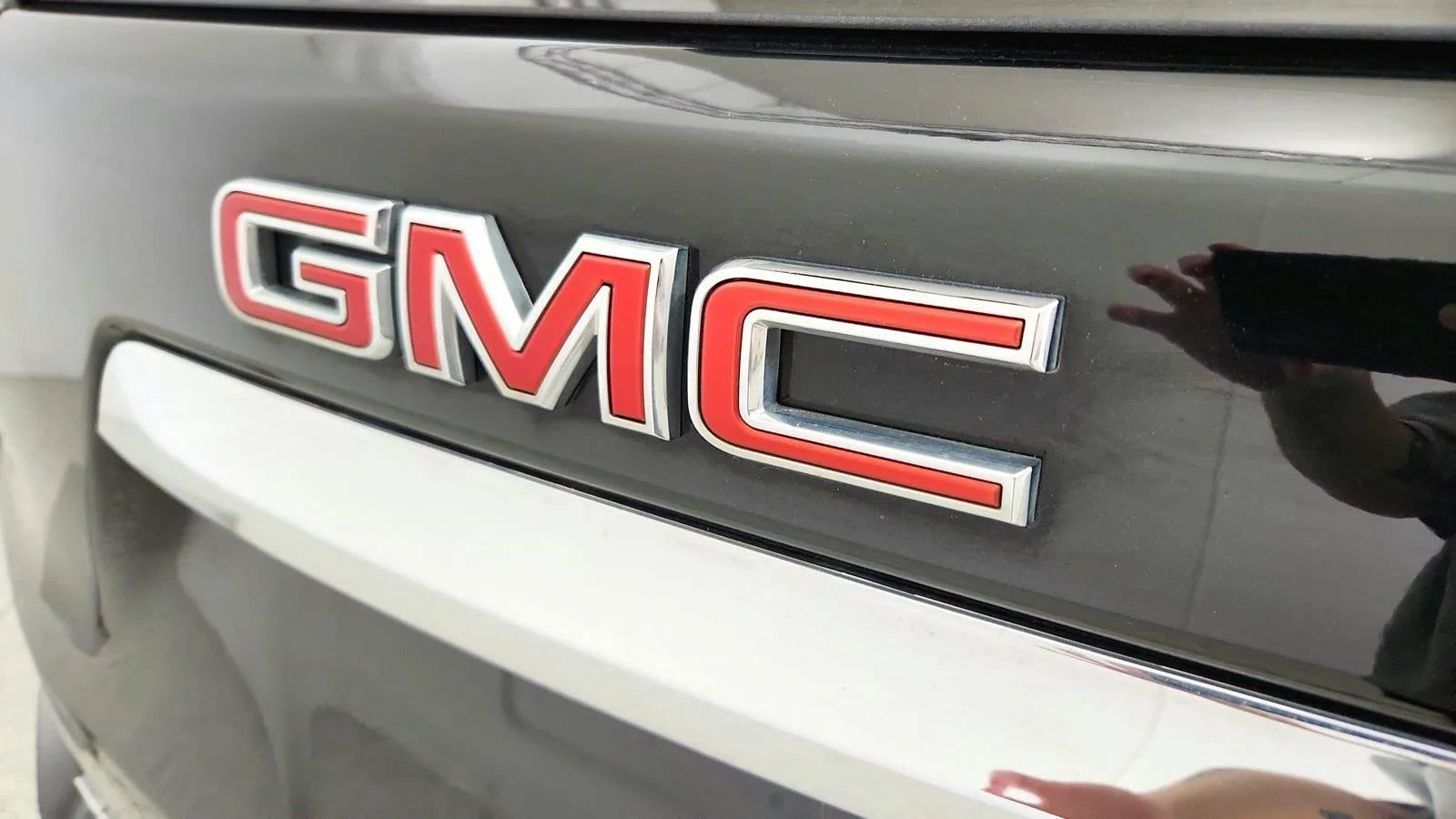 Used 2023 GMC Terrain SLE w/ Driver Convenience Package FWD image 34