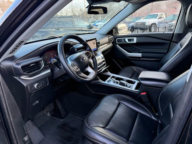 Used 2022 Ford Explorer XLT w/ Equipment Group 202A image 3