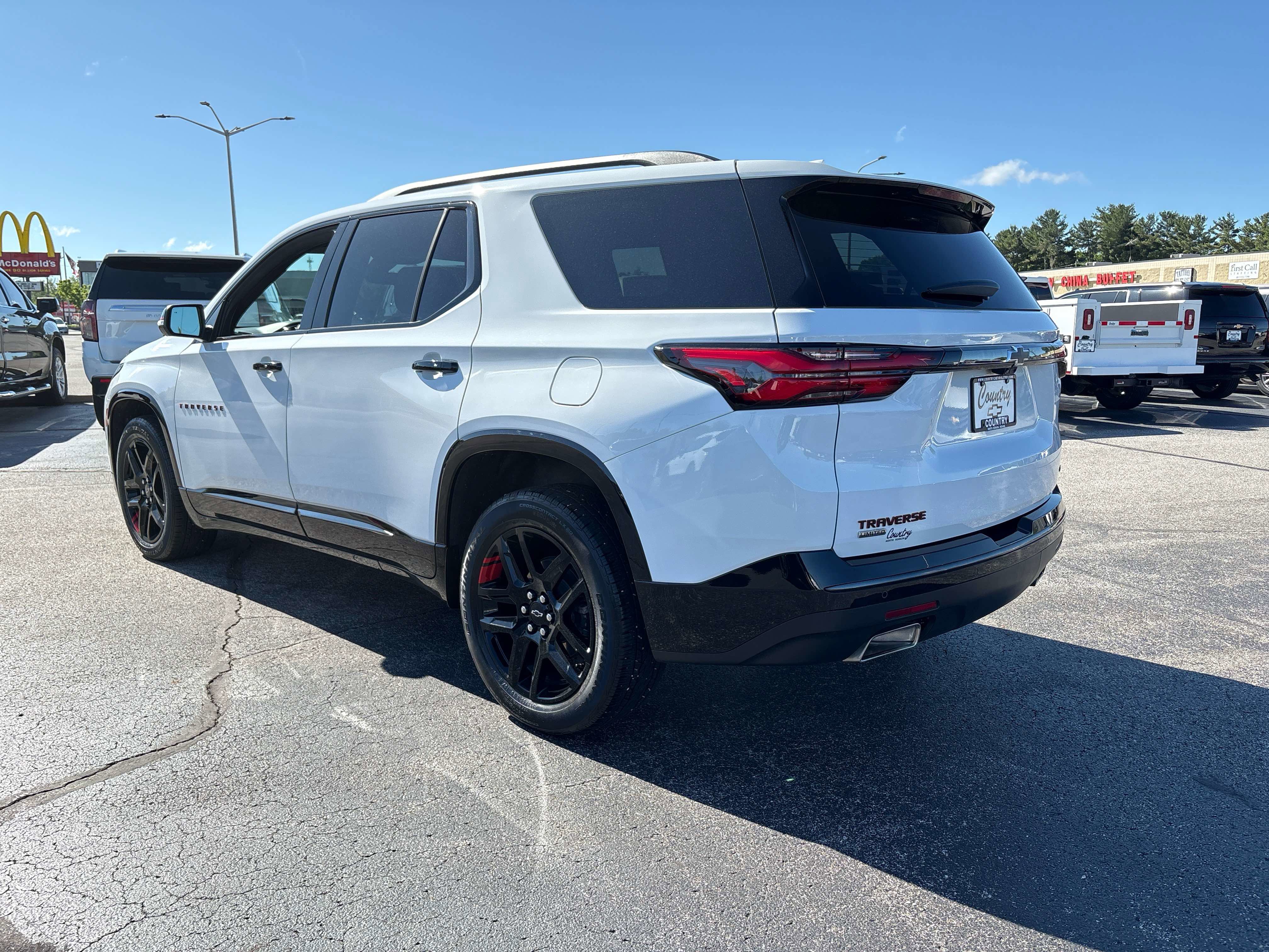 Used 2024 Chevrolet Traverse Premier w/ Redline Edition AWD/4WD image 3