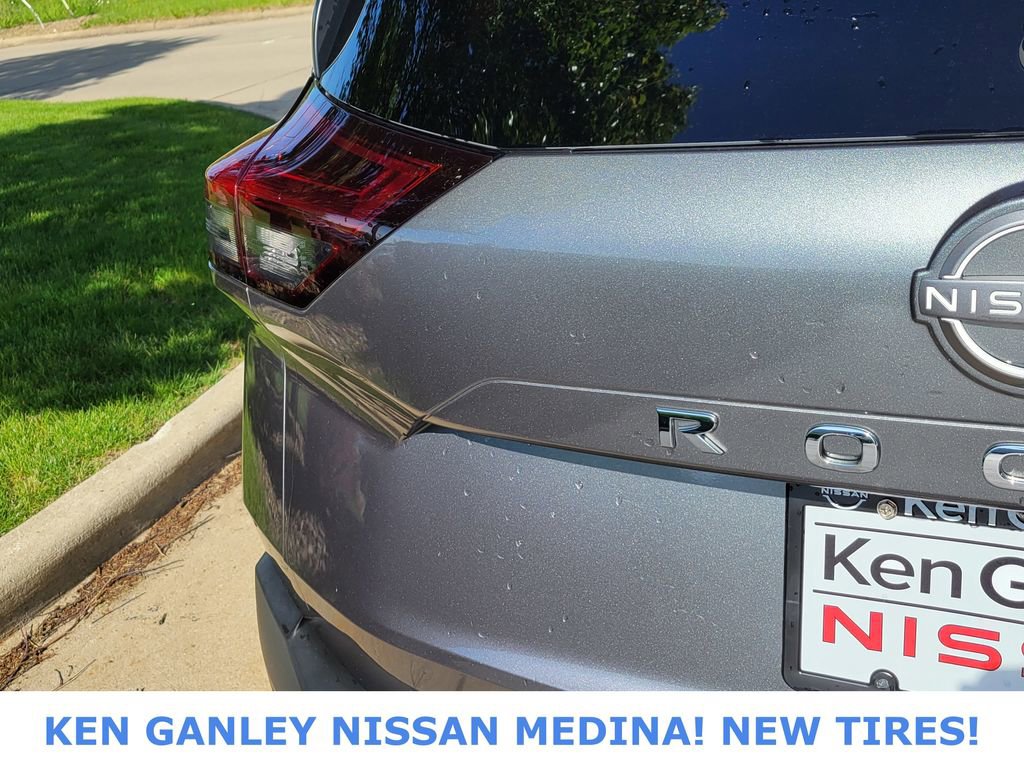 Used 2023 Nissan Rogue SV AWD/4WD image 16
