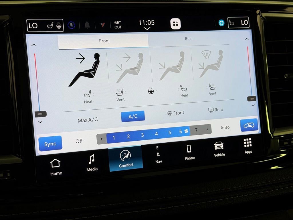 Used 2024 Chrysler Pacifica Limited image 19