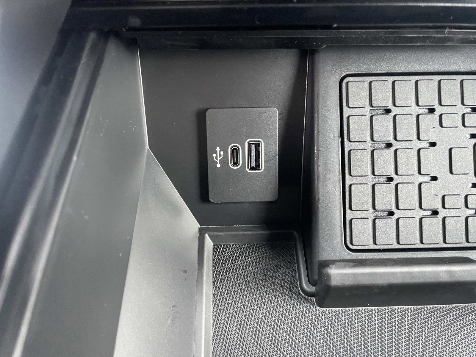 New 2025 Ford F150 Lariat w/ Equipment Group 502A High image 25