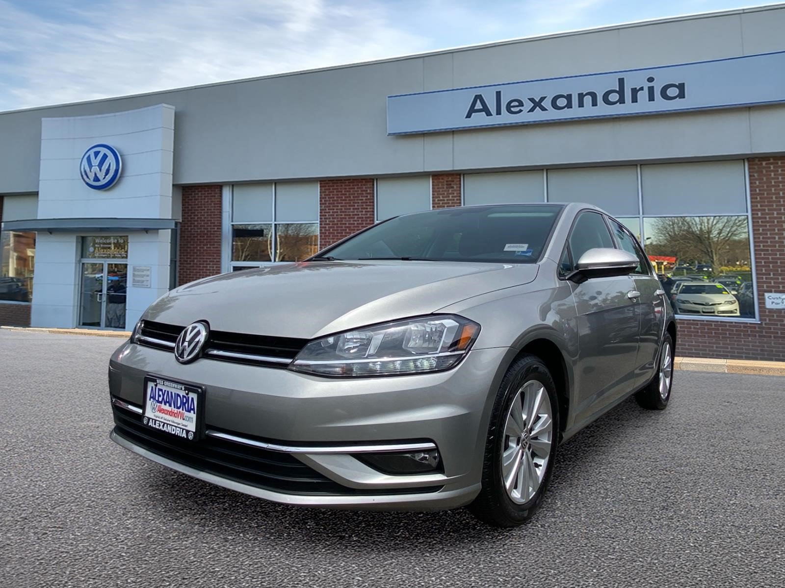 Used 2018 Volkswagen Golf SE FWD image 1