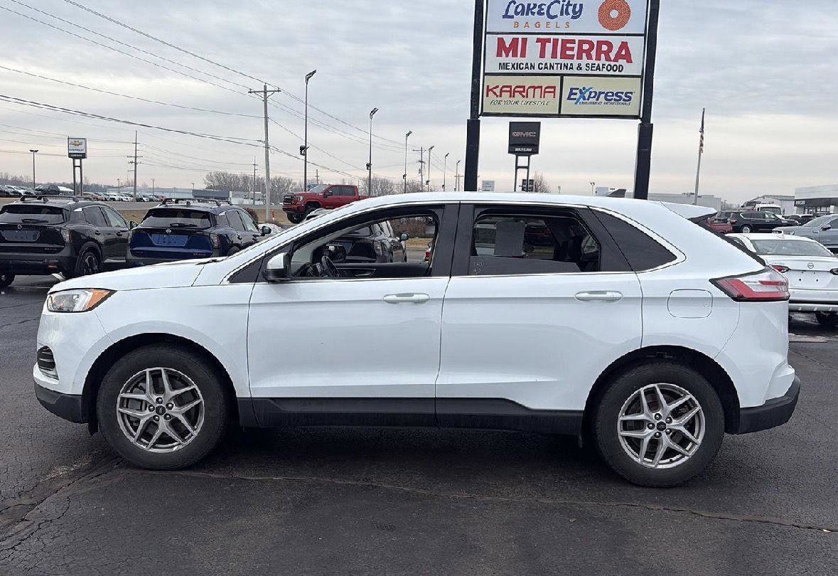 Used 2024 Ford Edge SEL image 2