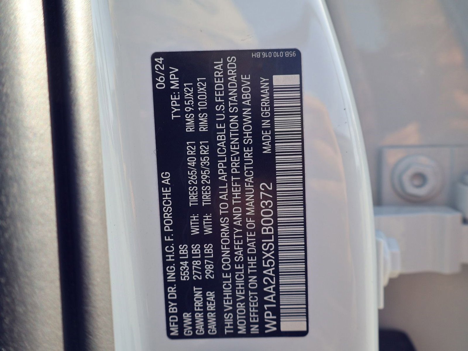 Certified 2025 Porsche Macan image 29