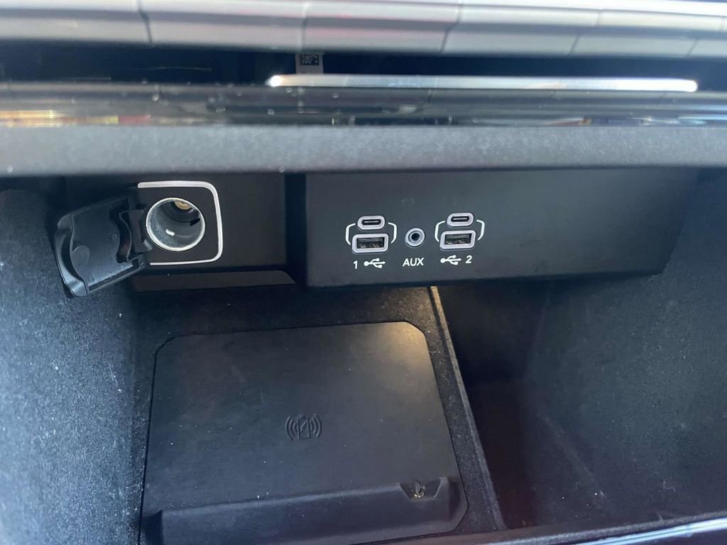 Certified 2024 Jeep Wagoneer L Series II w/ Flexible Seating Group image 40